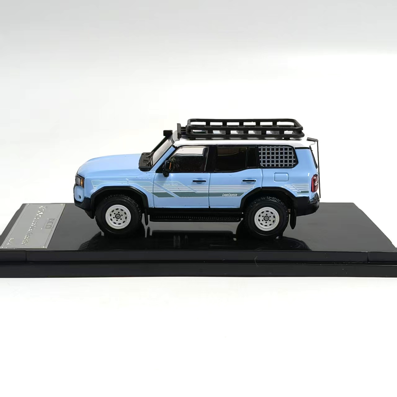 Diecast DCM 1:64 Scale LC250 V - огляд і ціна Vintage Collectible Cars
